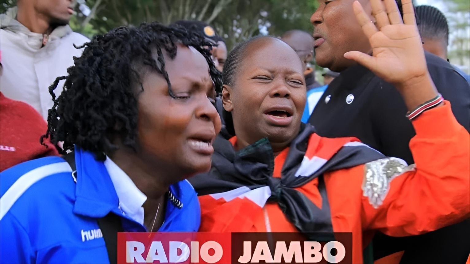 Wakenya Wakusanyika Kuupokea Mwili wa Raila Odinga JKIA