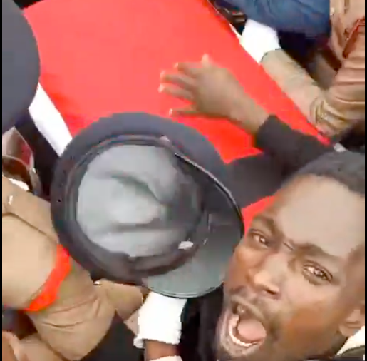 Mourners wail, cling to Raila’s casket