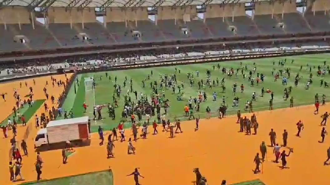 Crowd builds at Kasarani Stadium for viewing Raila’s body