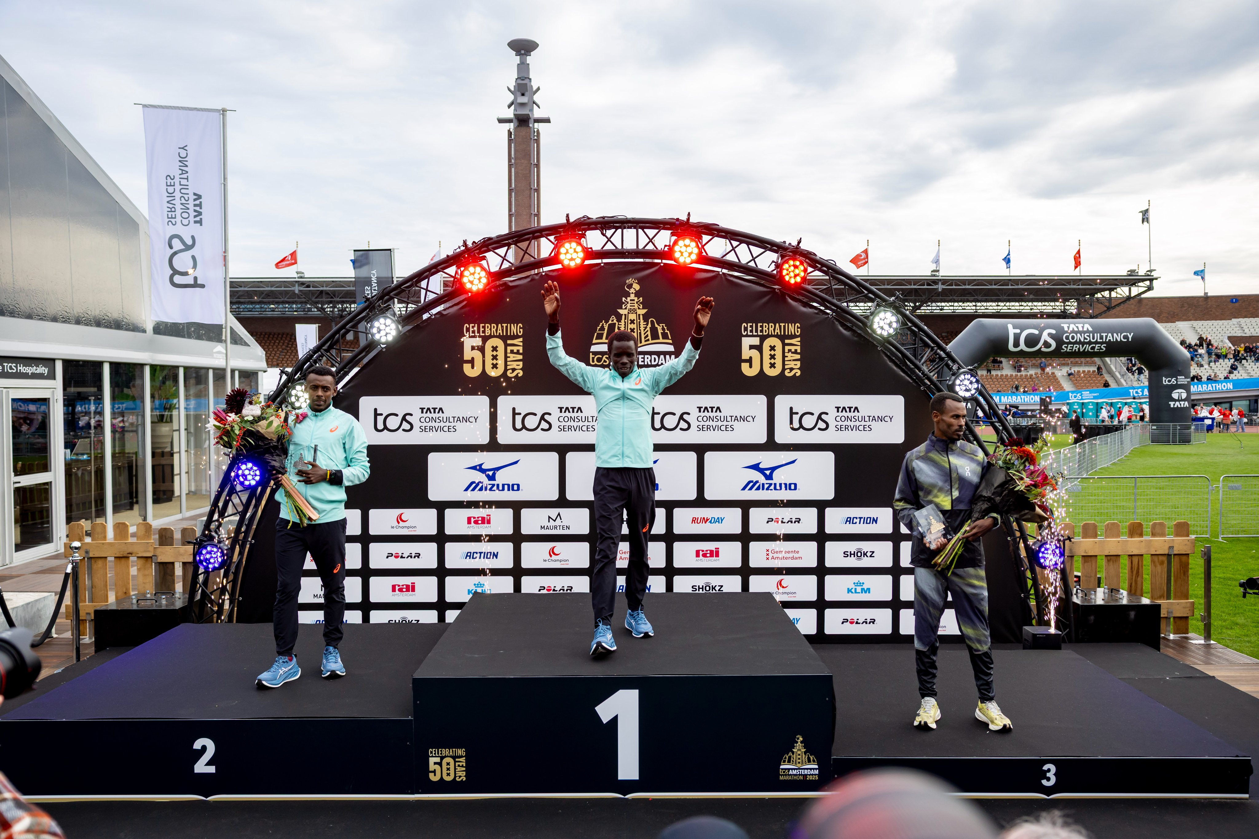 Toroitich stuns Getachew, Cheptegei to run course record time in Amsterdam