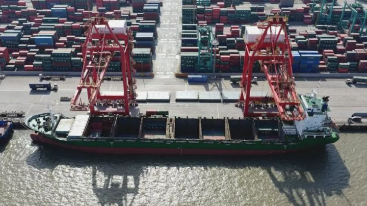 US-China trade tensions simmer as port fees take effect