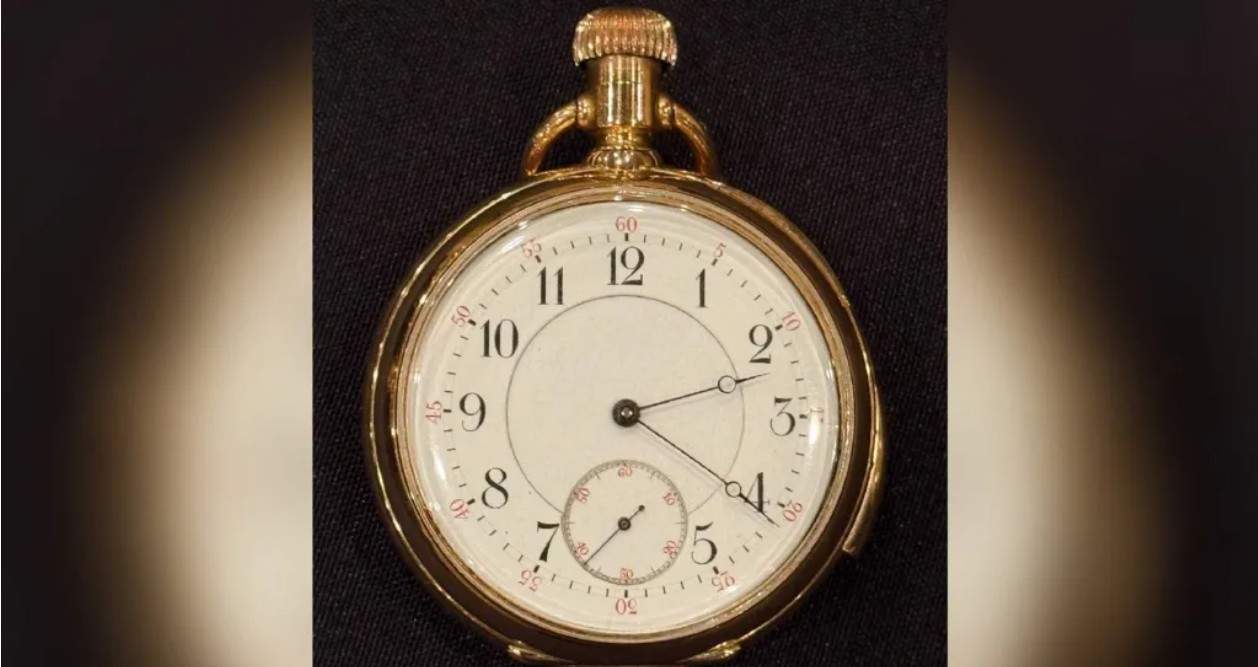 Titanic passenger's watch fetches record price at auction