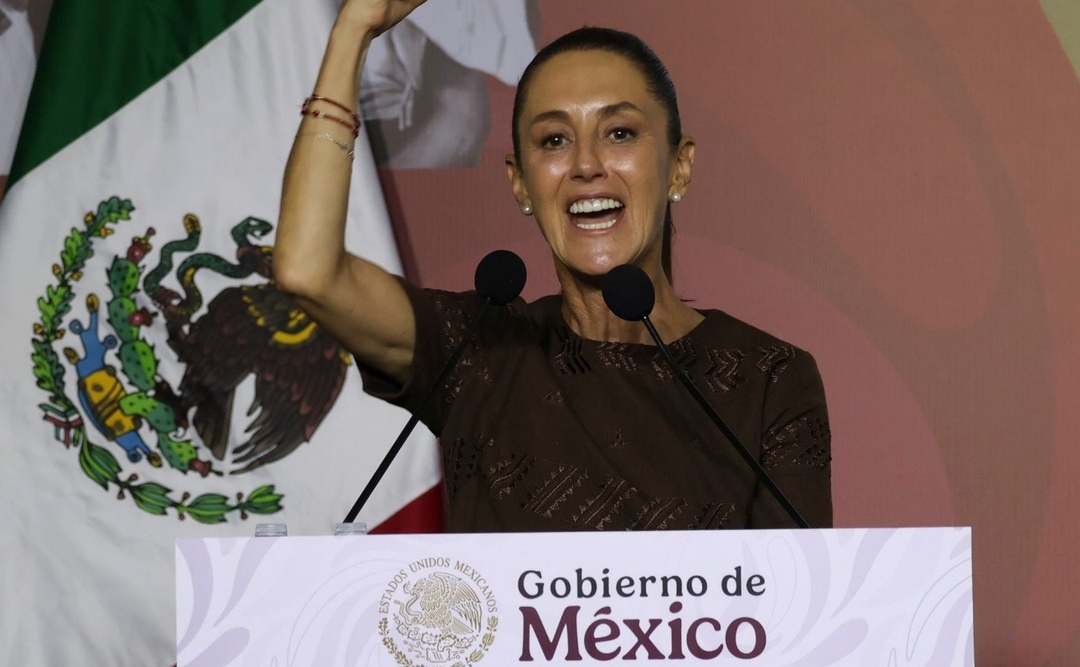 Mexico President Explains Suing Man Who Tried to Kiss Her Neck