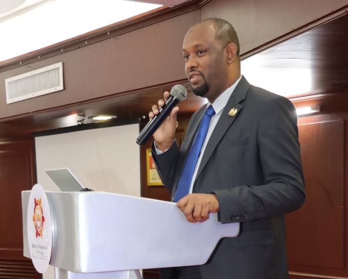State inches closer to linking salaries to performance