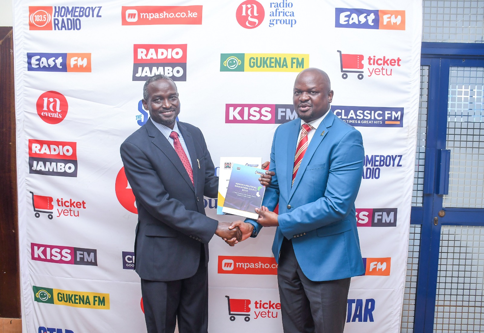 [PHOTOS] Registrar of Political Parties visits Radio Africa