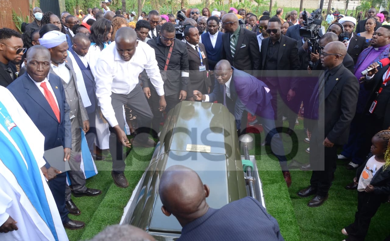 Graveside Details of Betty Bayo's Final Resting Place [PHOTOS]