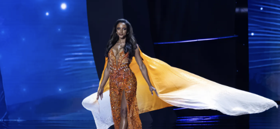 Miss Jamaica falls off stage during Miss Universe Preliminary show