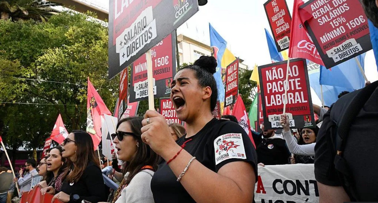 Thousands take to Lisbon streets over proposed labour laws