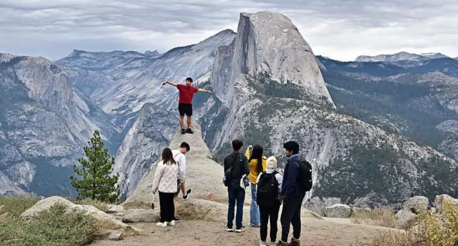 Foreign tourists to pay extra fee to visit US national parks
