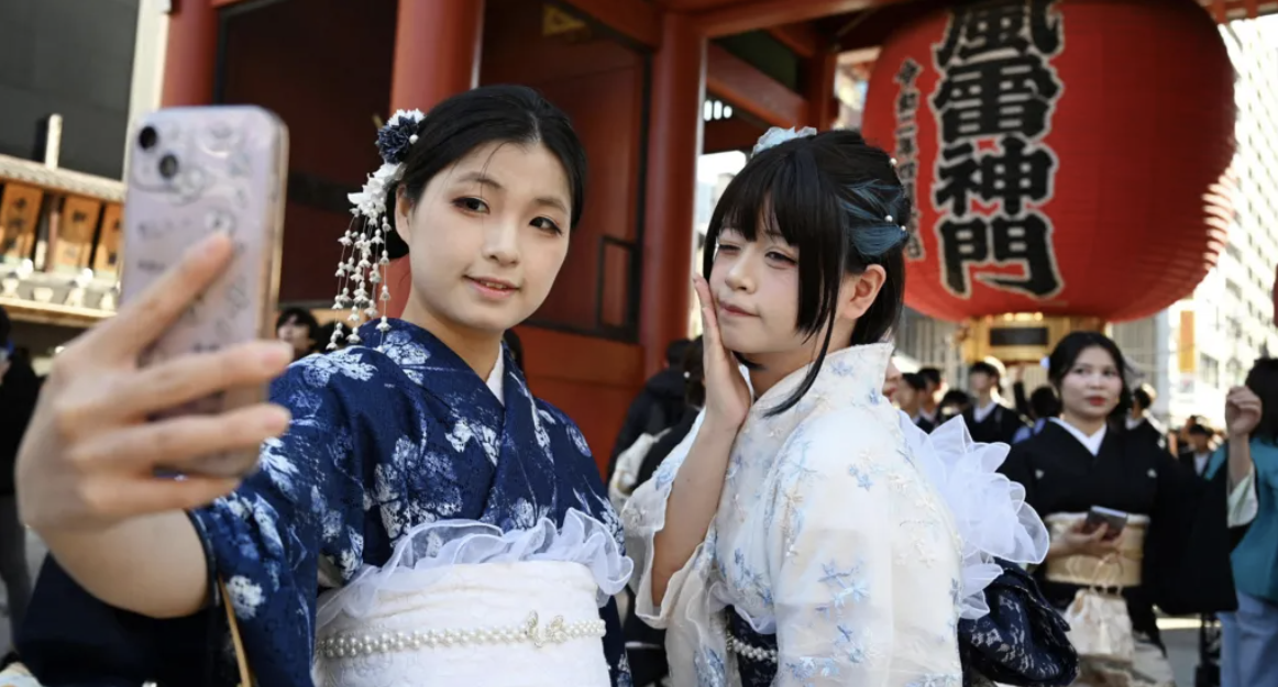 Japan tourism and retail stocks slide after row with China over Taiwan