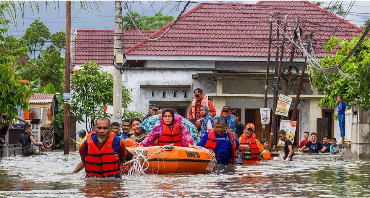 Hundreds dead in flooding across South East Asia