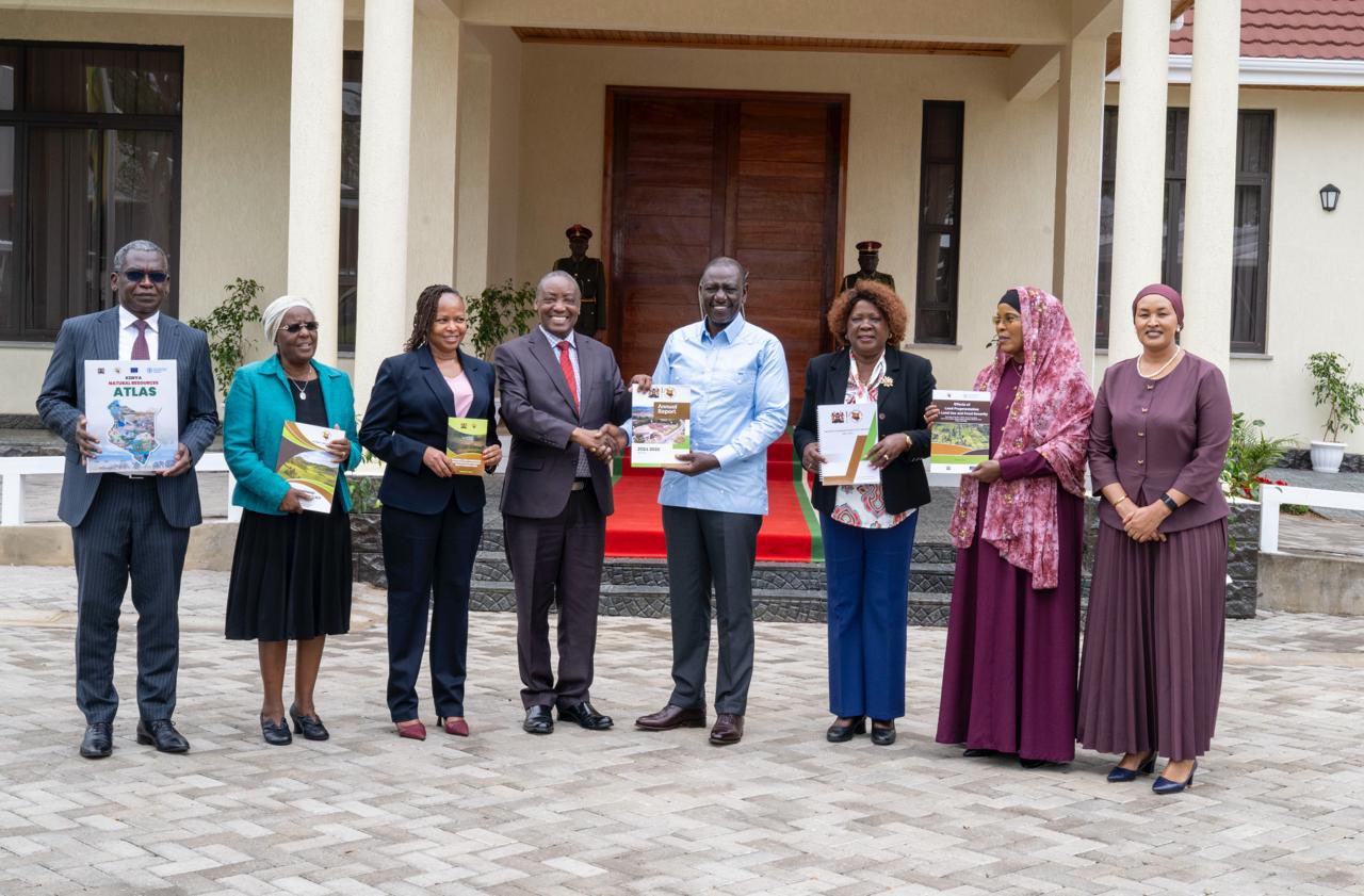 Ruto receives exit report from commissioners