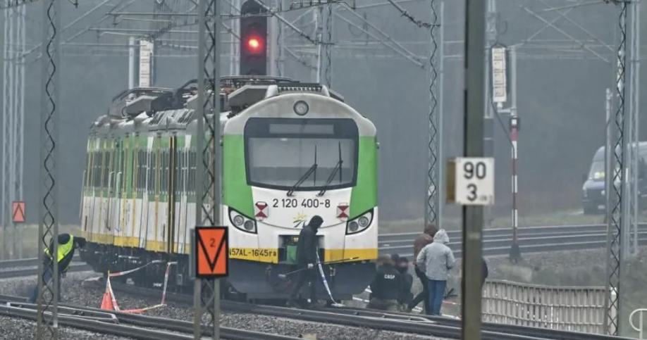 Two Ukrainians working for Russia behind rail sabotage, Polish PM says