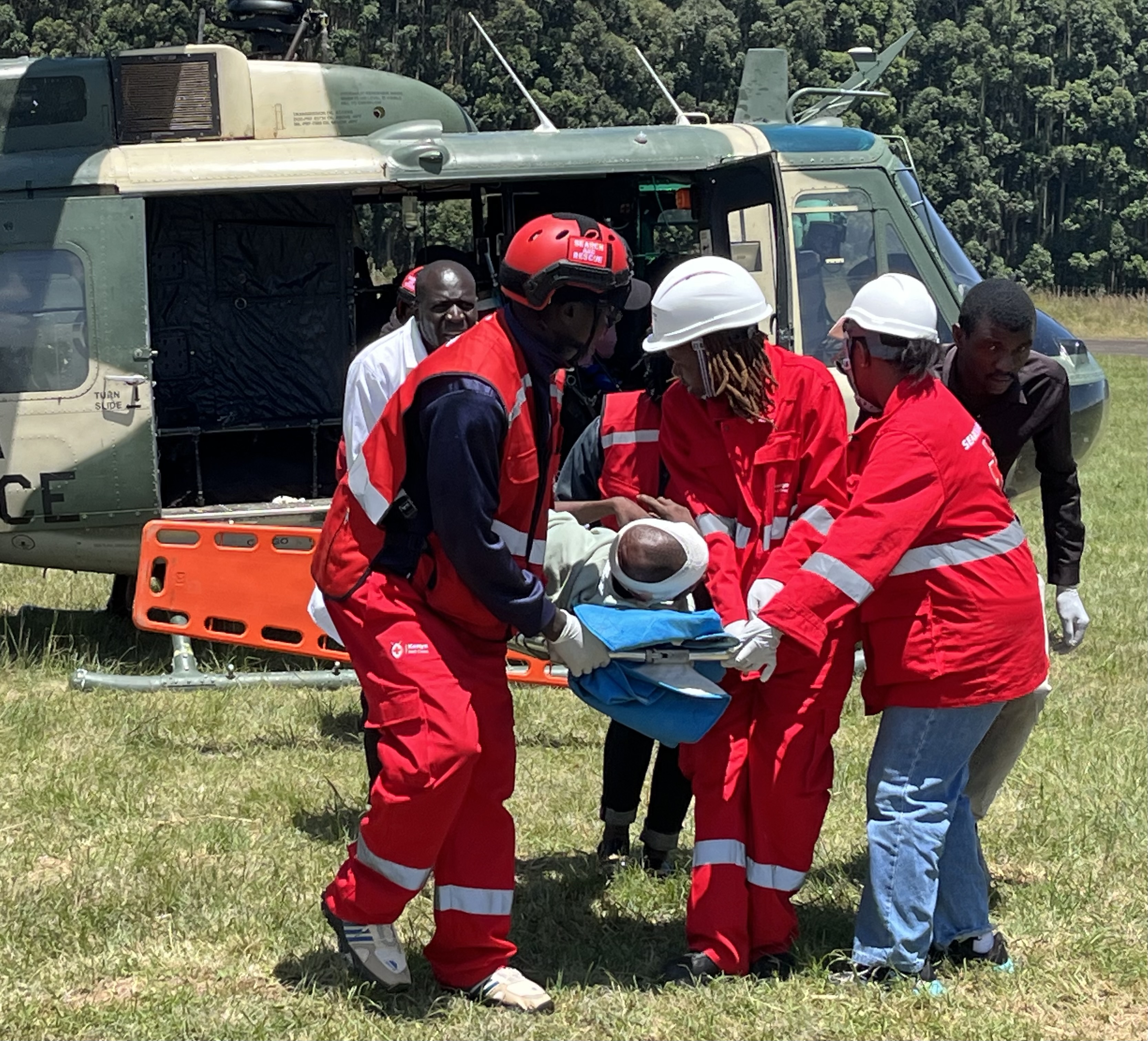 Mudslide search: One body, 6 more survivors found