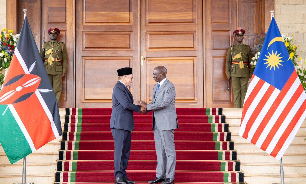 [PHOTOS] Malasyia PM receives red carpet reception