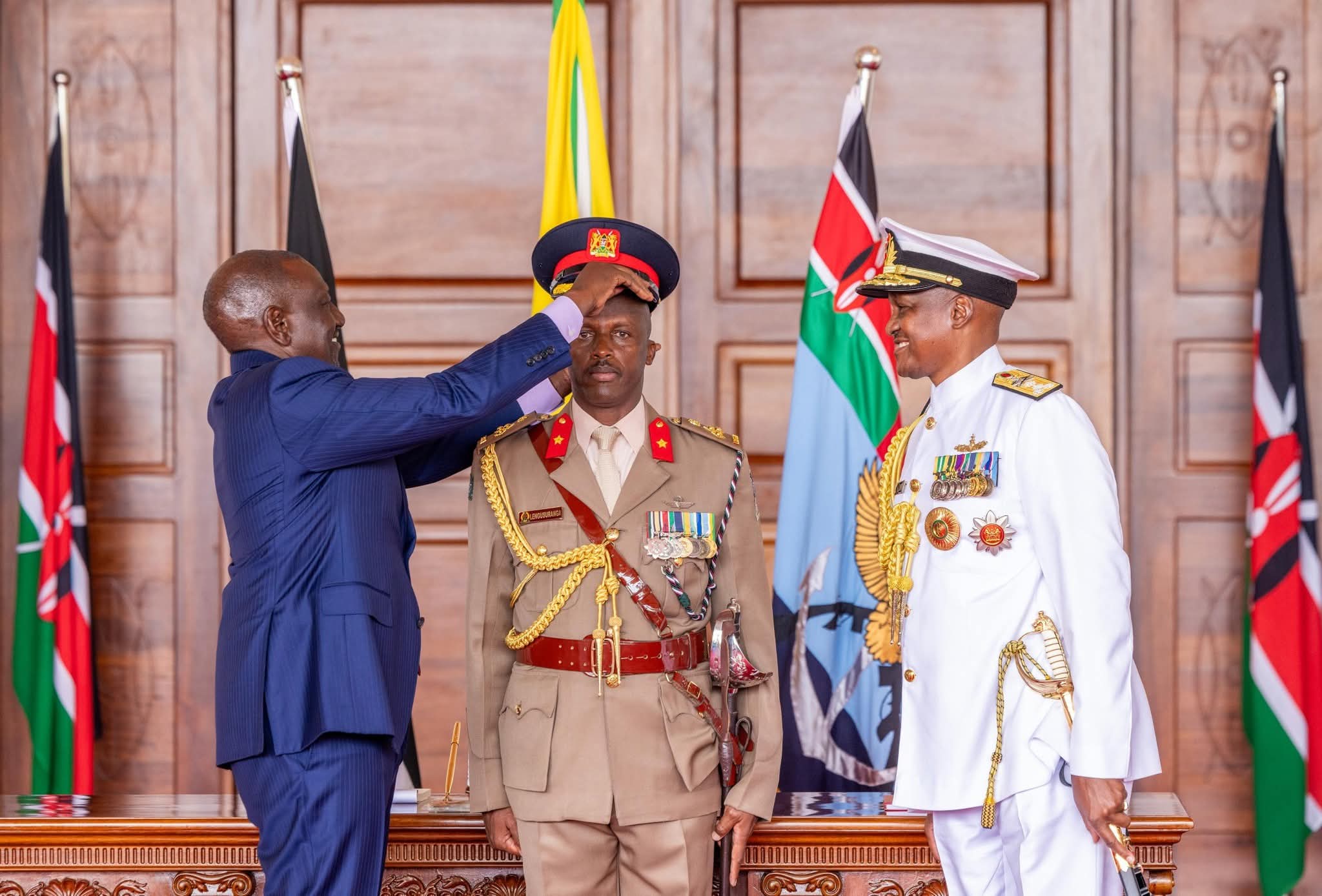 Anajua penye niko 24hr! Ruto praises his ADC