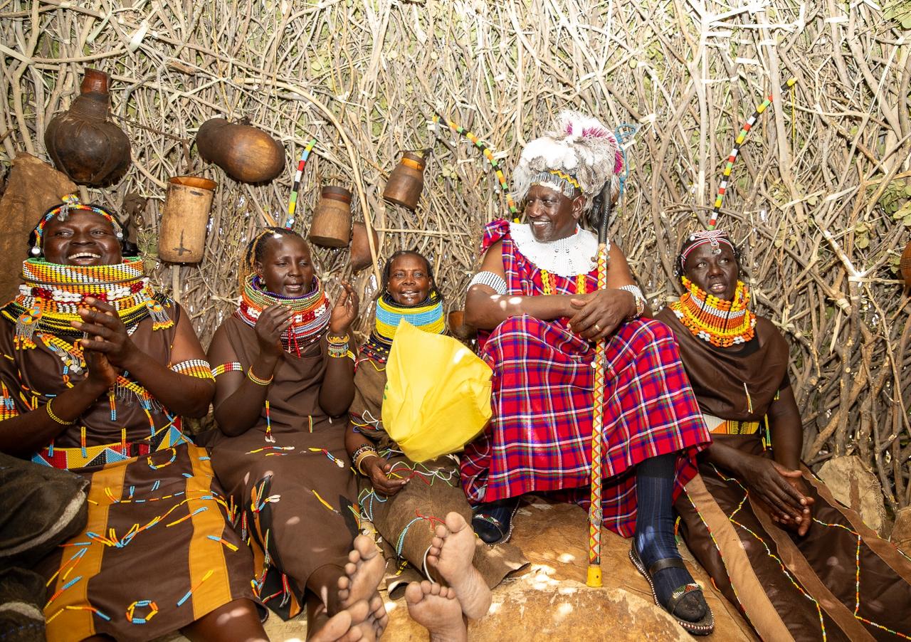 [PHOTOS] Ruto immerses himself in Turkana culture