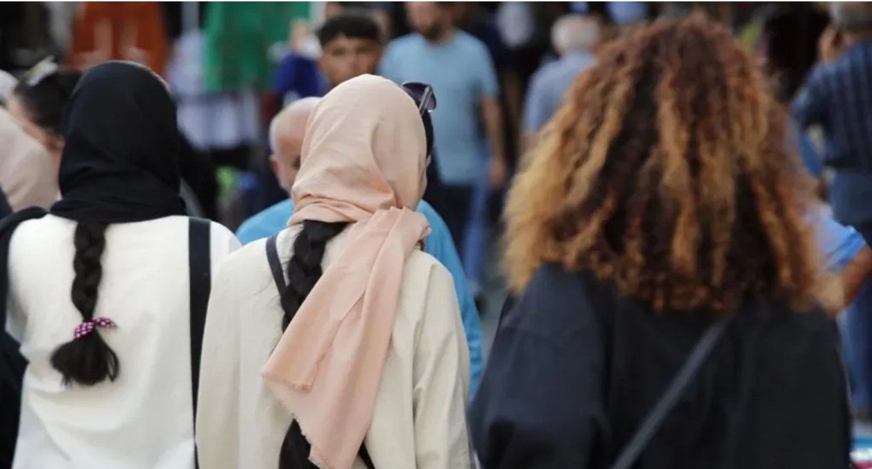 Iran arrests marathon organisers over hijab