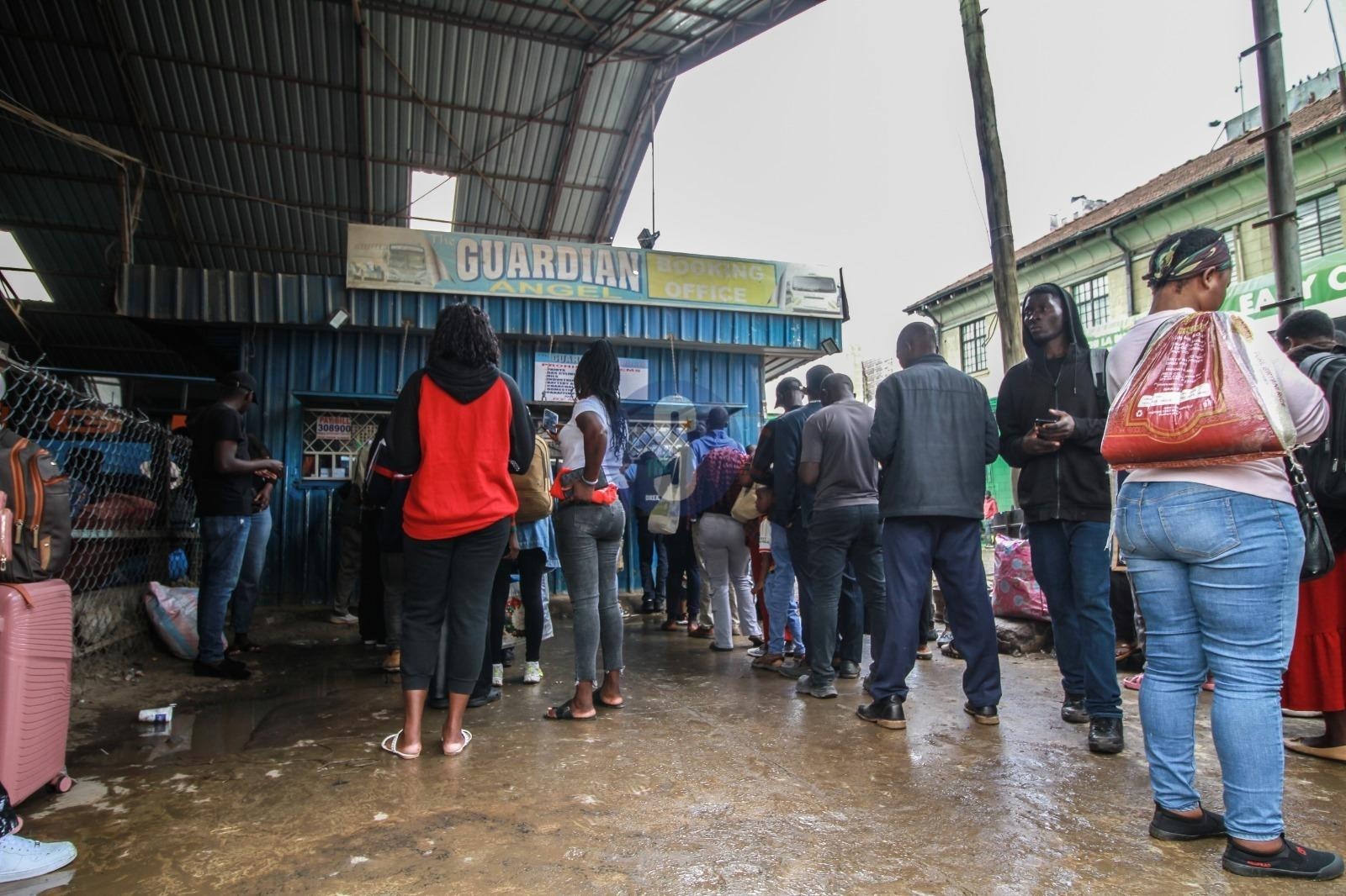 [PHOTOS] Nairobi bus stations bustle as Kenyans head home for the holidays