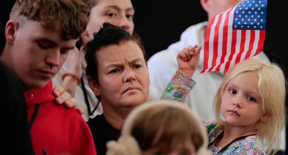 US accused of using illegal workers at refugee claims centre