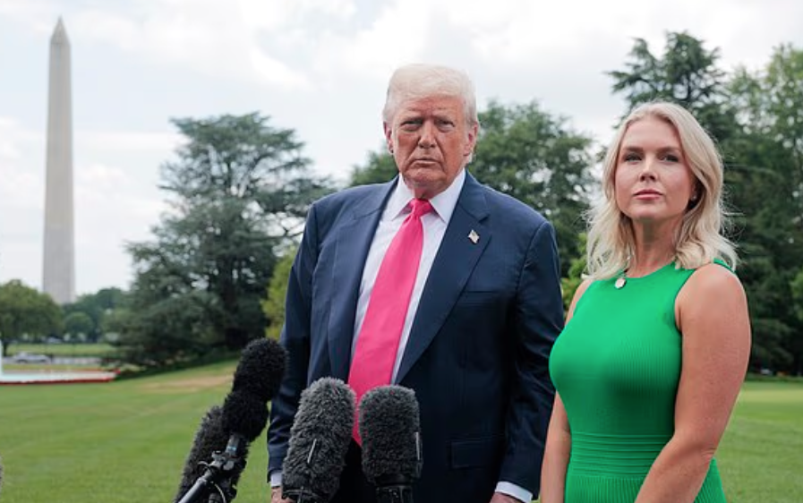 Trump praises press secretary's 'beautiful face, lips that don't stop'