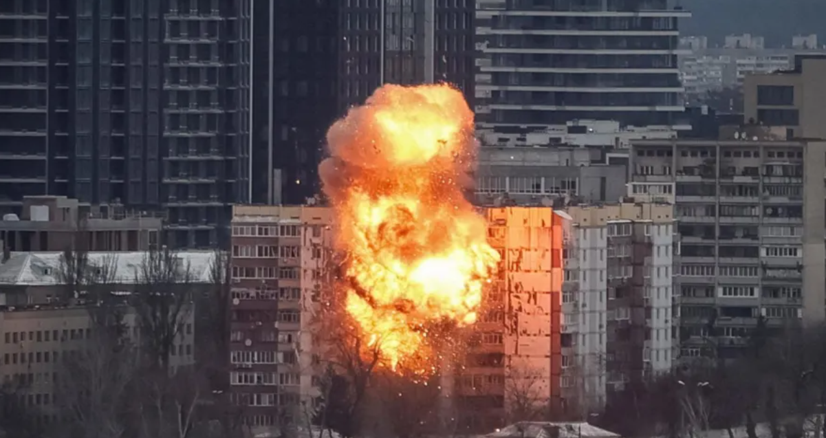 Russia strikes Kyiv before US-Ukraine peace talks