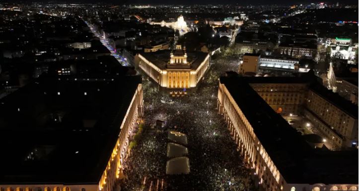 Bulgaria ditches budget plan after thousands protest