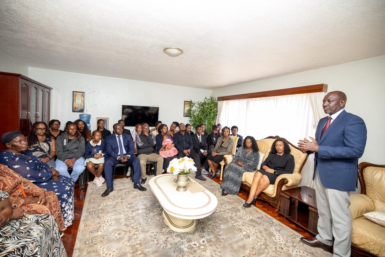 Ruto consoles Jirongo family at Gigiri home