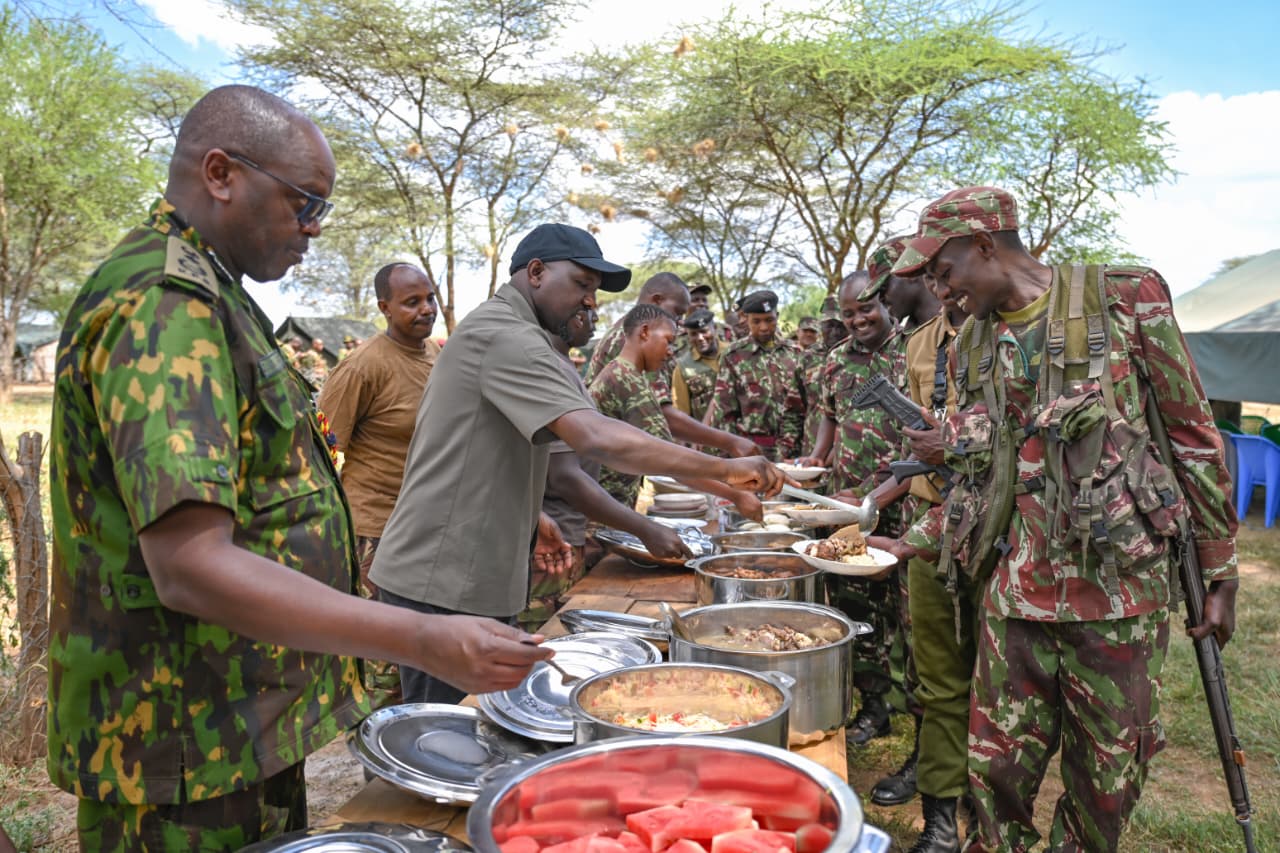 [PHOTOS] Murkomen celebrates X-mas with officers in Baringo