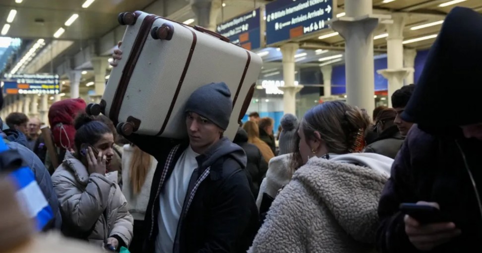 Eurostar disruption to continue after power outage in Channel Tunnel