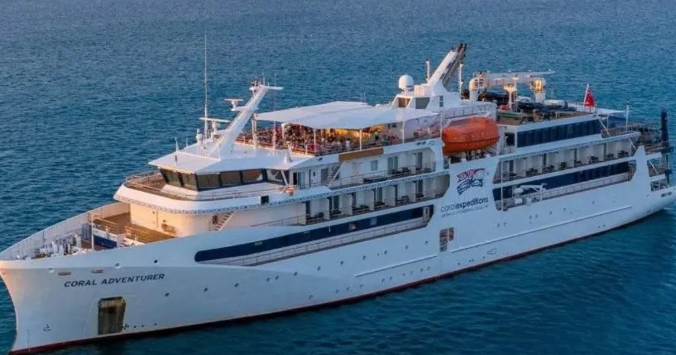 Cruise ship hits reef on first trip since leaving passenger on island