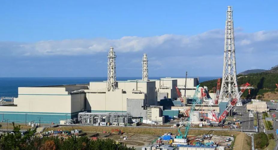Japan suspends world's largest nuclear plant hours after restart
