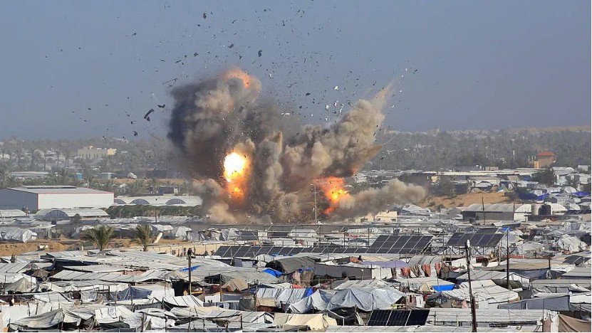 Israeli air strikes kill at least 32 Palestinians in Gaza