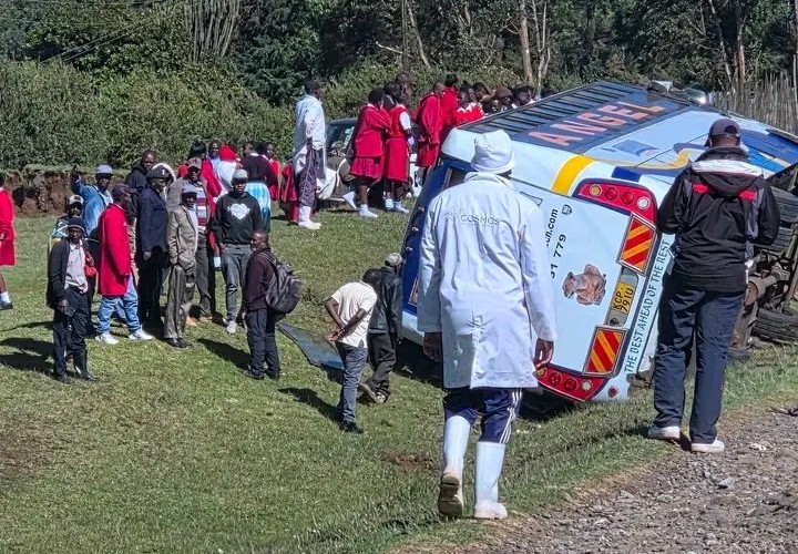 Bus carrying students overturns at Kimende