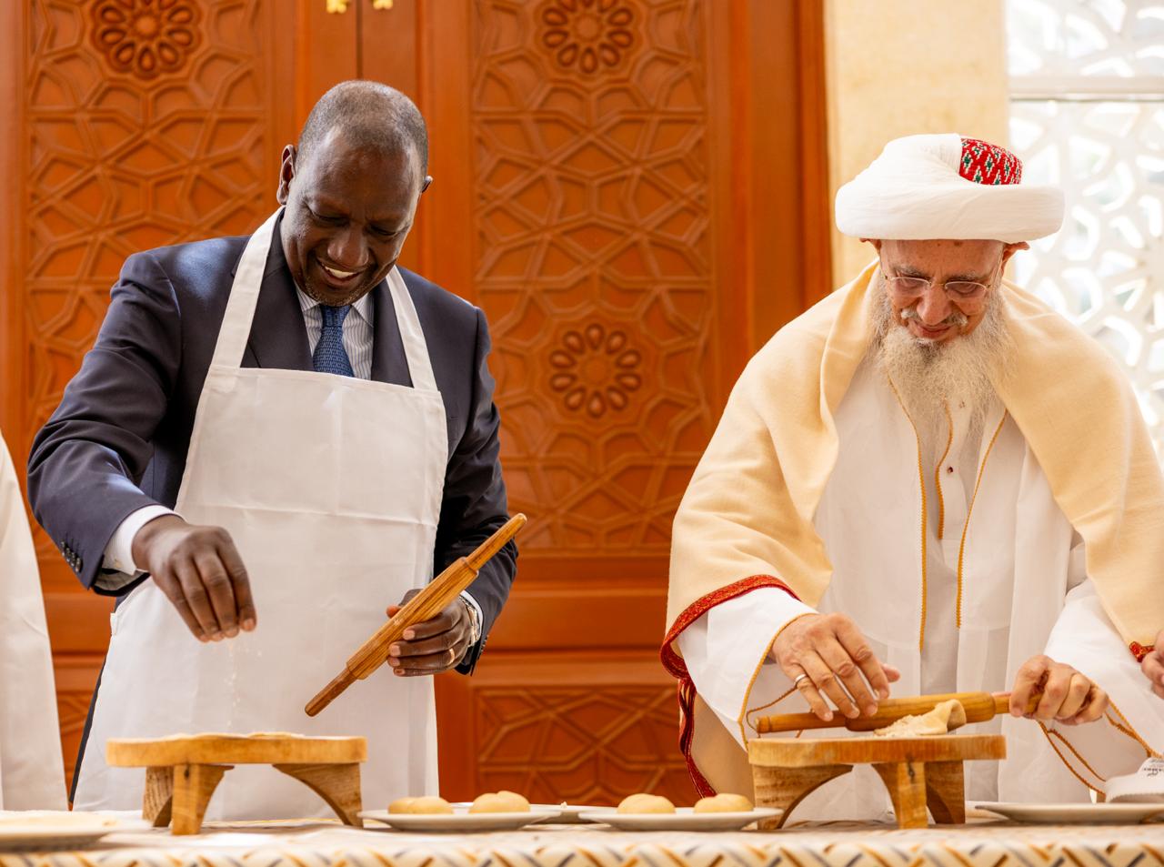 [PHOTOS] Chapati time! Ruto joins Dawoodi community in the Kitchen