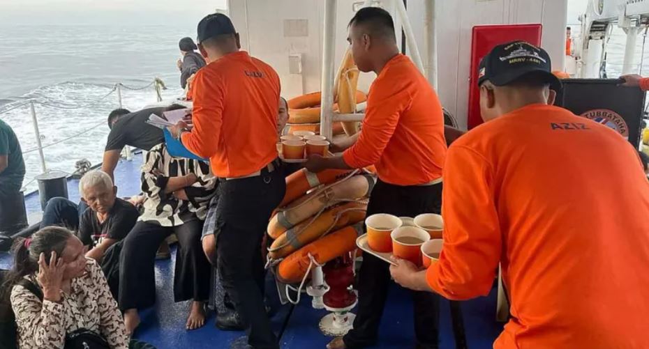 Fifteen dead after ferry with 300 passengers sinks in Philippines