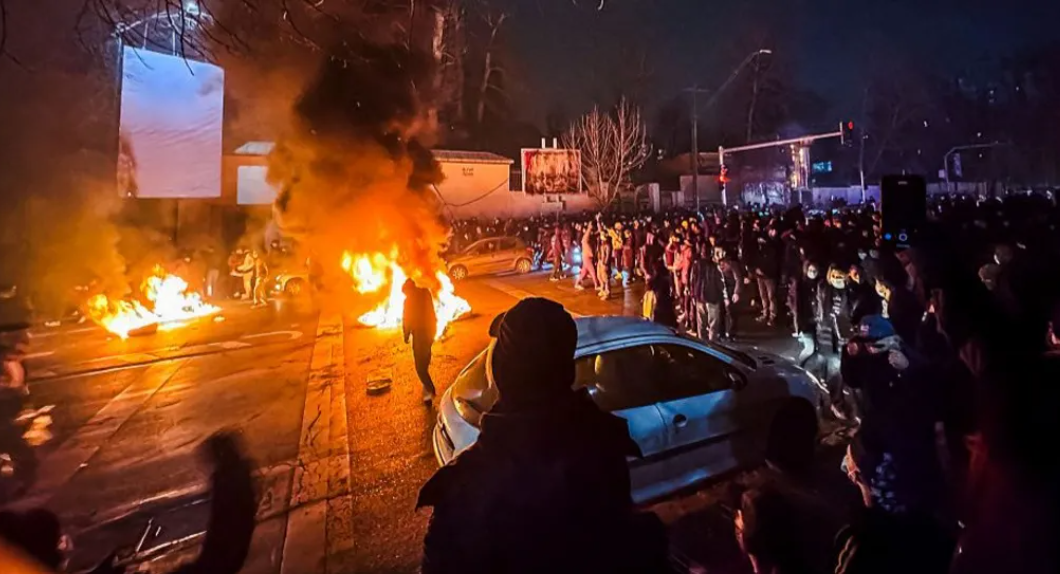 Protesters defy crackdown as Iran warns it will retaliate if US attacks