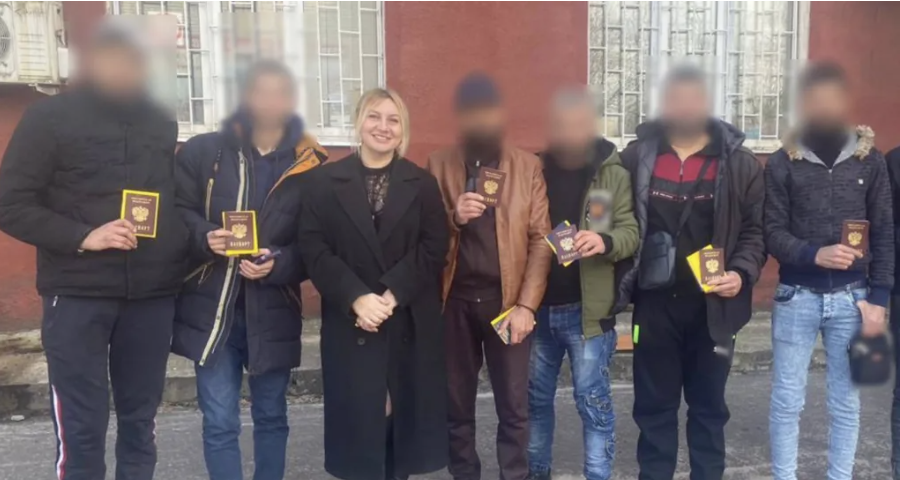 How one woman lures foreign men to fight on Russia's front line