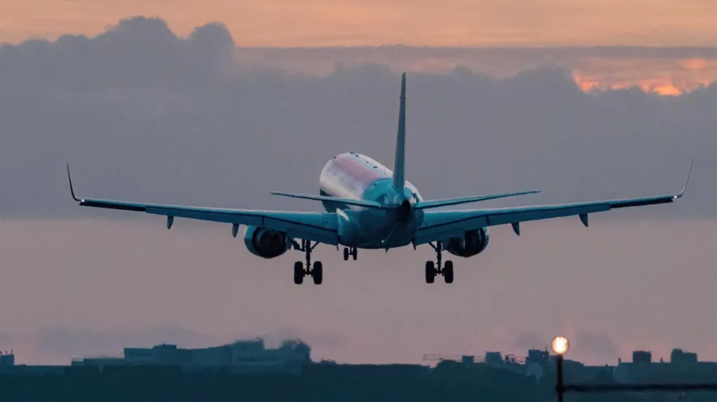 Toronto man fakes pilot badge to score hundreds of free flights, officials say