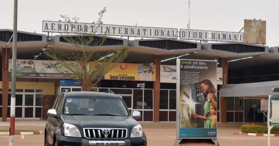 Heavy gunfire and blasts heard near airport in Niger