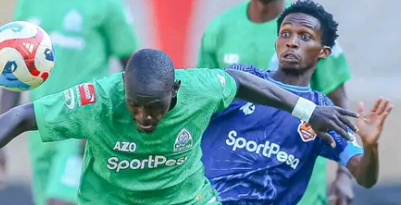 Gor Mahia's Alpha Onyango shields the ball from Murang'a Seal's Lucas Maina/GOR