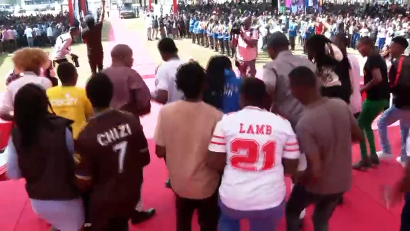 Ruto steals the show with dance moves in Nyeri