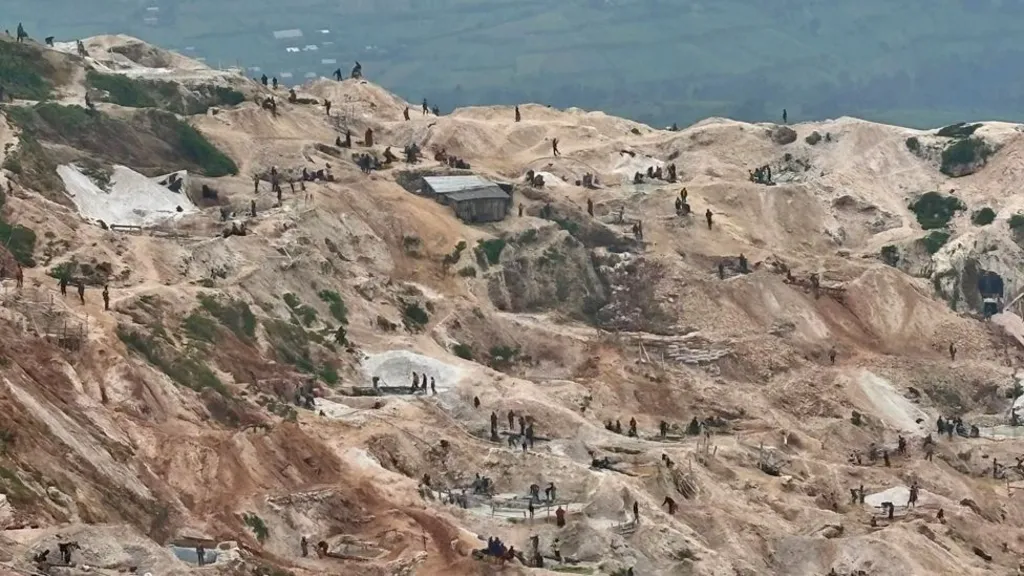 More than 200 killed in mine collapse in DR Congo
