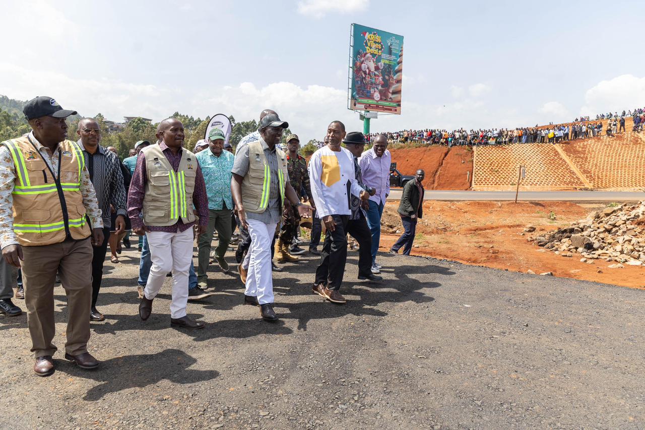 [PHOTOS] Ruto inspects progress on Marua Interchange in Nyeri