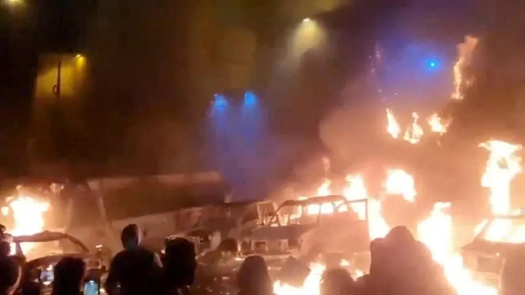 Iran medics describe overwhelmed hospitals as protests continue