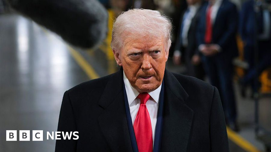 Appropriate and unambiguous': White House defends Trump over middle-finger gesture at heckler