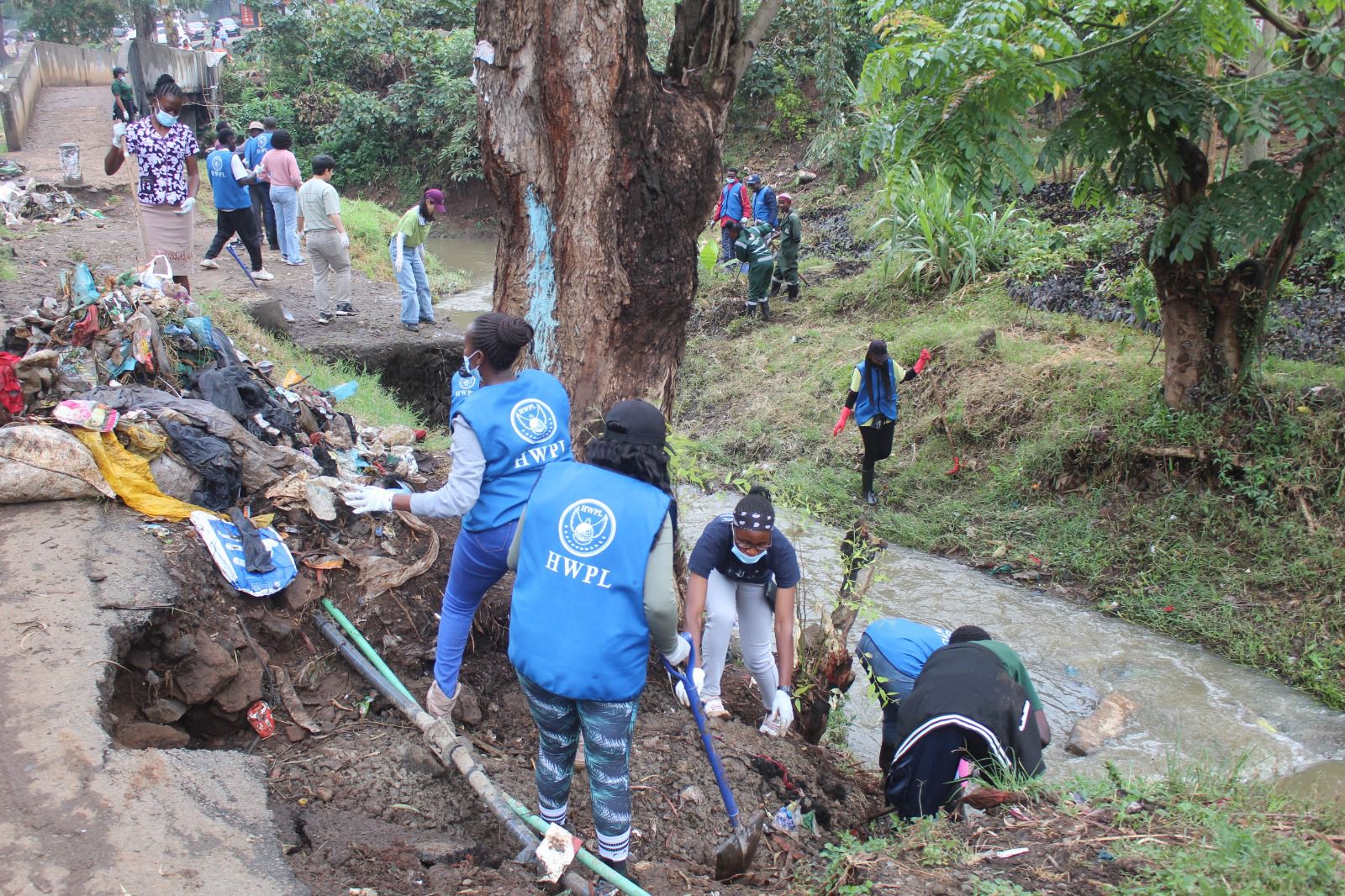 Kenyan youth rally for peace as over 100 HWPL volunteers clean up Nairobi River