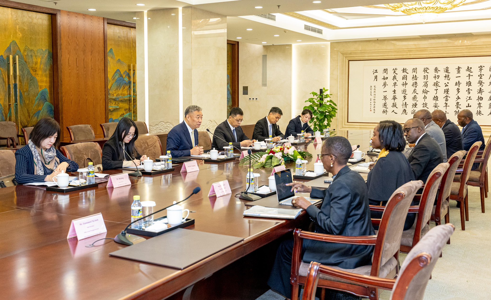 Kenya keeps America close while courting China