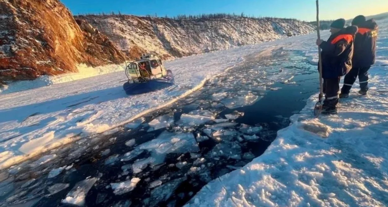Divers recover bodies of 7 tourists from Lake Baikal