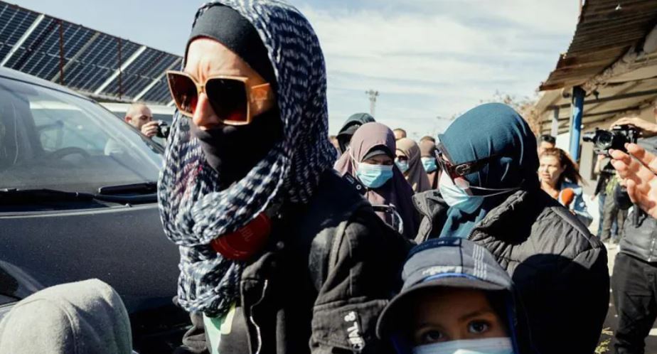 Australia bans citizen trying to return from IS camp in Syria